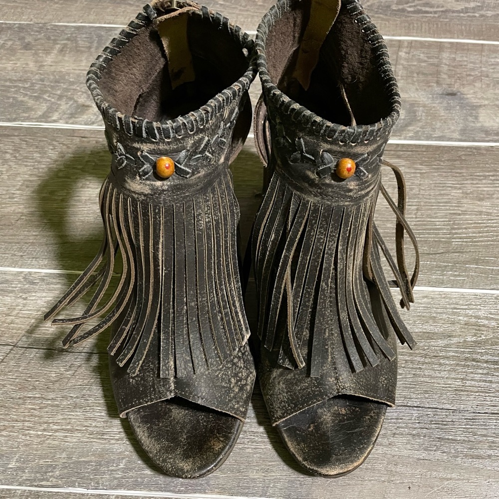 ROPER Womens Black Fringe Open Toe Mule